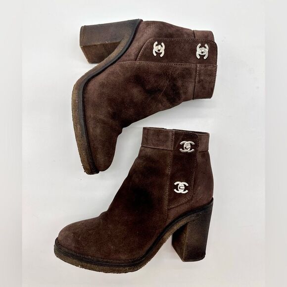 Chanel CC Logo Turnlock Ankle Boots Brown Nubuck Block Heel Bootie EU38 US 7-7.5 - Picture 3 of 11